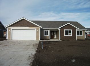 112 6th St SW, Tioga, ND 58857
