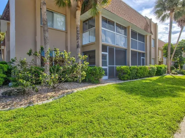 1500 Glen Oaks Dr E Unit 111, Sarasota, FL 34232