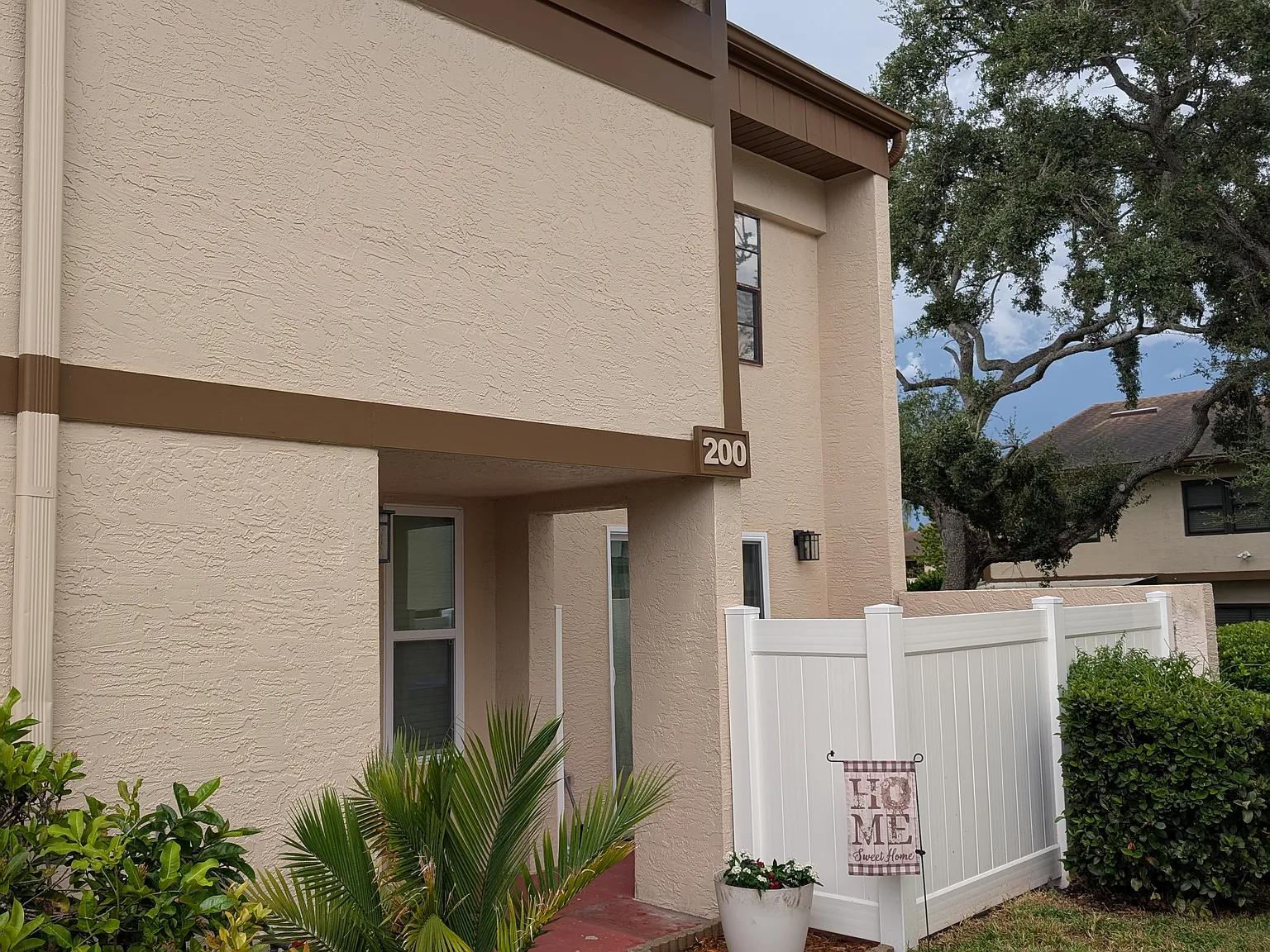 3 bed, 2.5 bath, 1335 sqft, $2,500 — Photo 2