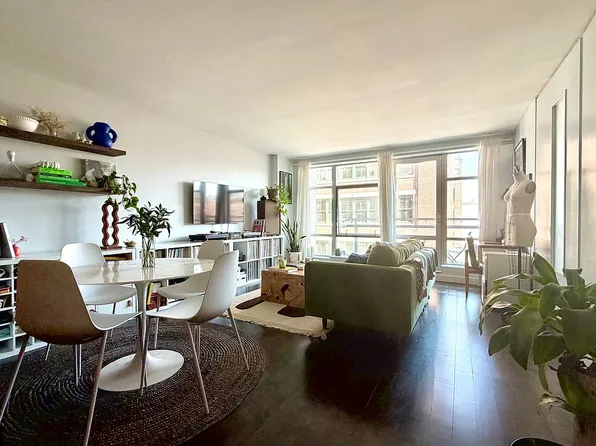 206 Front St APT 4E, Brooklyn, NY 11201