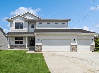 3435 NW 168th St, Clive, IA 50325