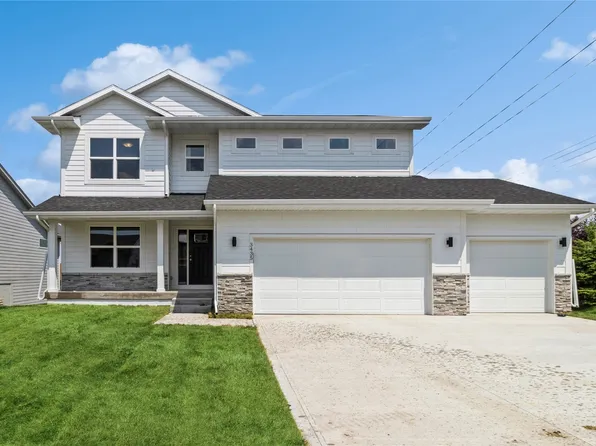 3435 NW 168th St, Clive, IA 50325