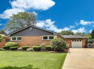 207 E Berkshire Ln, Mount Prospect, IL