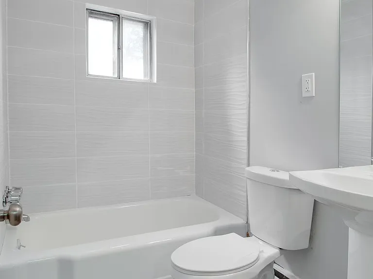 900 Macdade Blvd — Photo 10