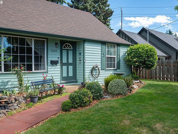2nd image of 5044 NE Cully Blvd