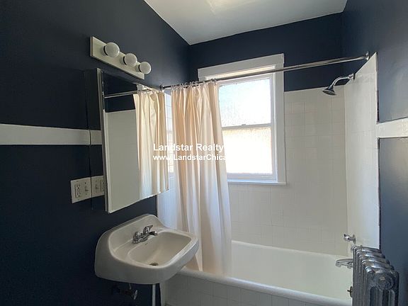 5th image of 1716 W Albion Ave #G3