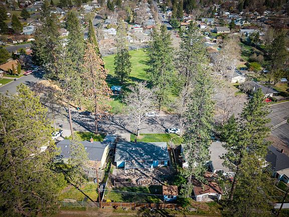 3rd image of 305 Discovery St