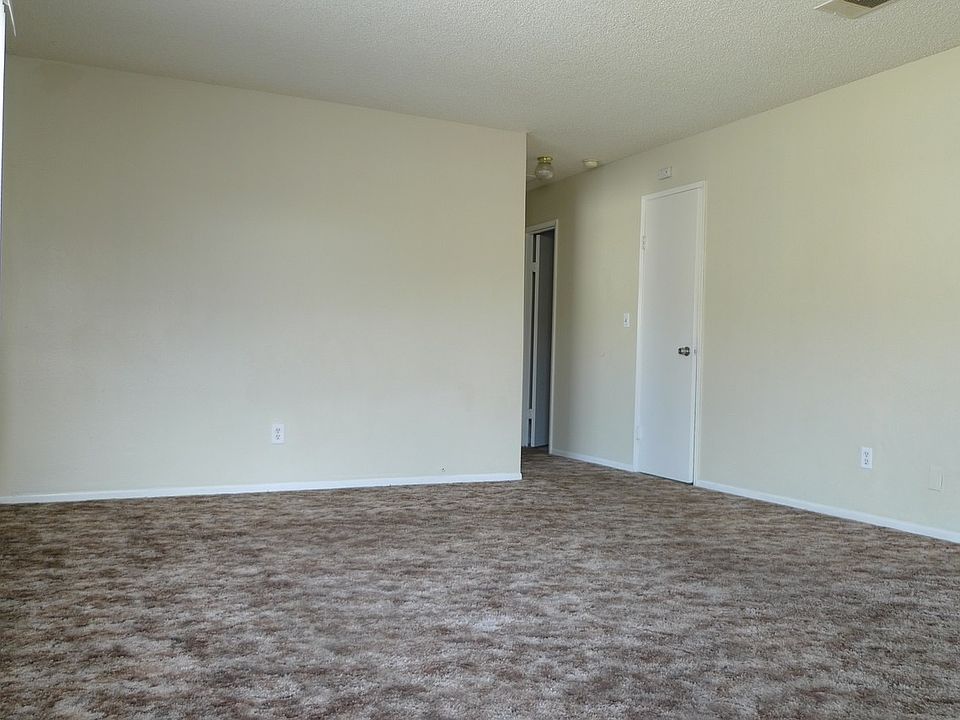 1st image of 21969 Arapahoe Ave APT 1