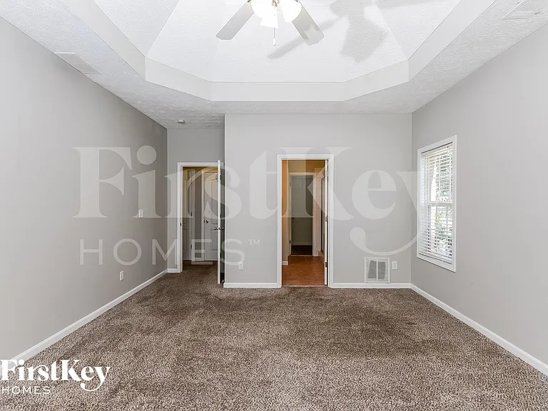 381 Glouchester Dr — Photo 10
