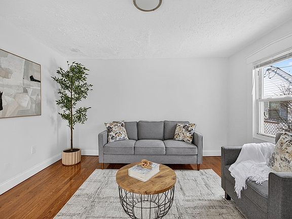 4th image of 131 Adams St