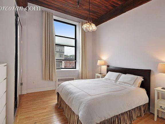 4th image of 29 Tiffany Pl APT 4K