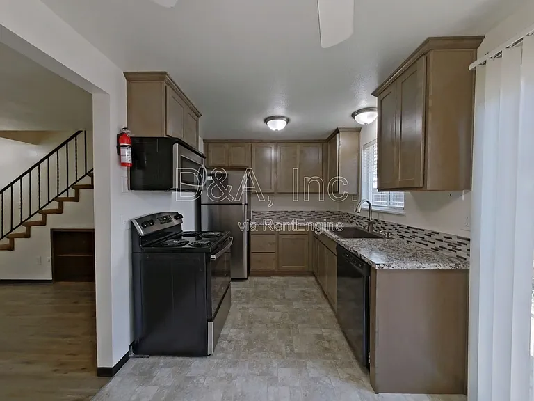 140 NE Conifer Blvd #8 — Photo 3