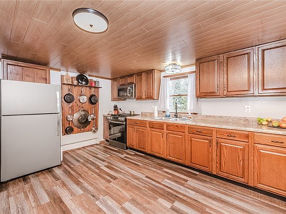 2nd image of 105 Orchard Avenue 140 Church Aly