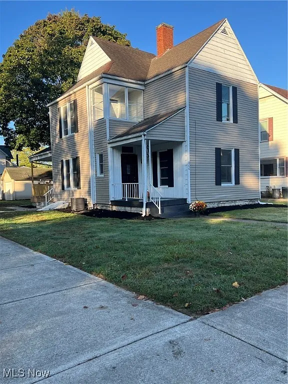 800 N Walnut St photo 1