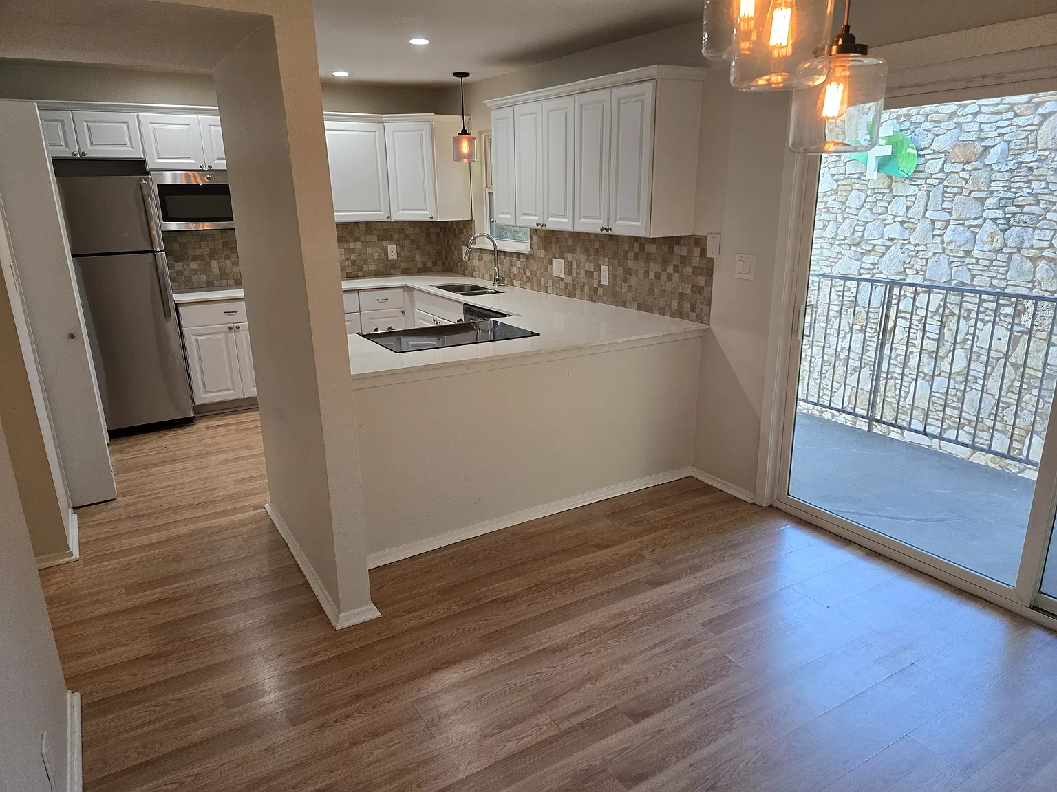 500 E Riverside Dr — Photo 4