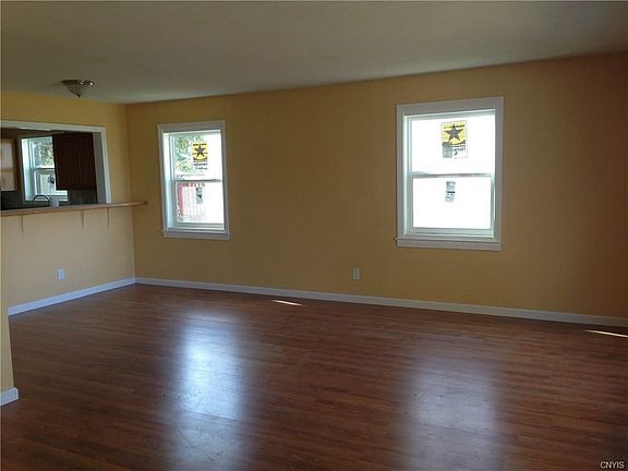 2nd image of 320 Mountainview Ave