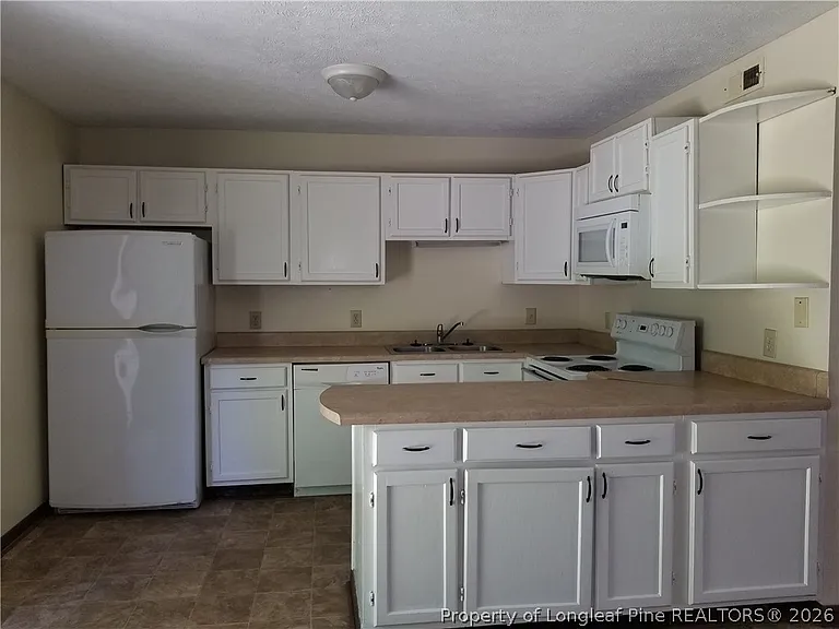 2401 Oak St #A — Photo 6