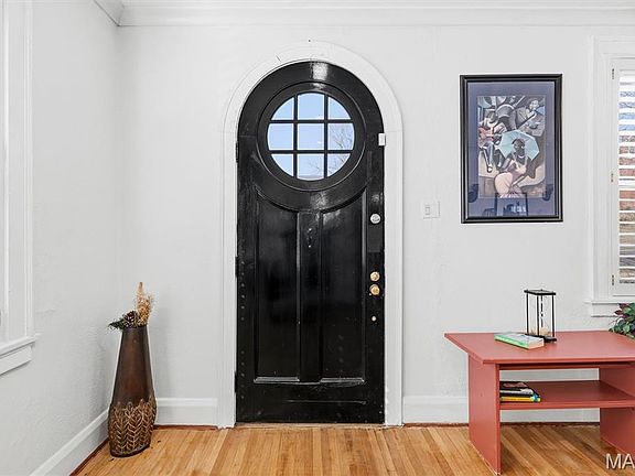 3rd image of 448 N Hanley Rd