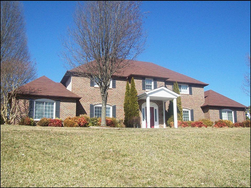 5 Bedroom home in Colonial Heights