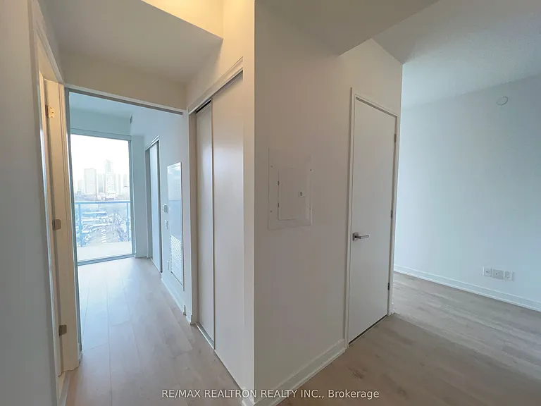 3 Gloucester St #1007 — Photo 3
