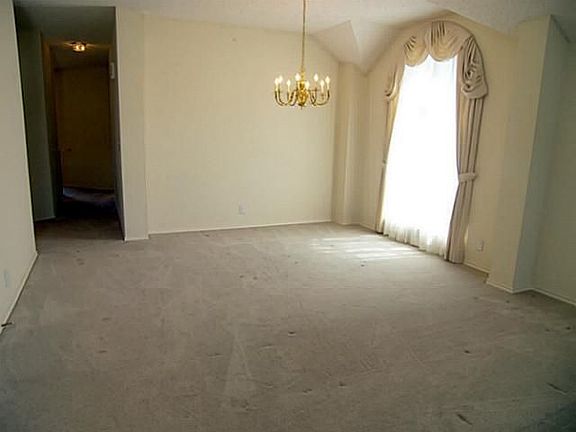 3rd image of 795 Maplewood Dr