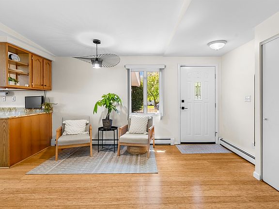 4th image of 58 Sloane Dr