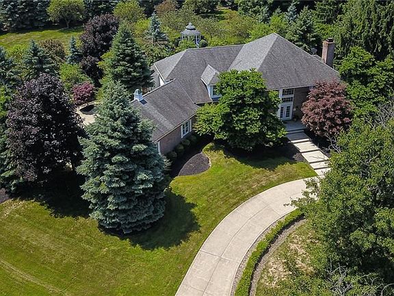 3rd image of 10640 Mount Royal Dr