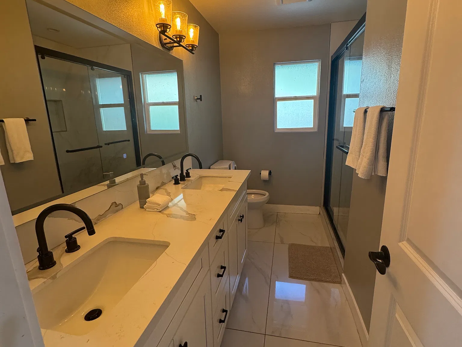 4 bed, 1484 sqft, $5,800 — Photo 2