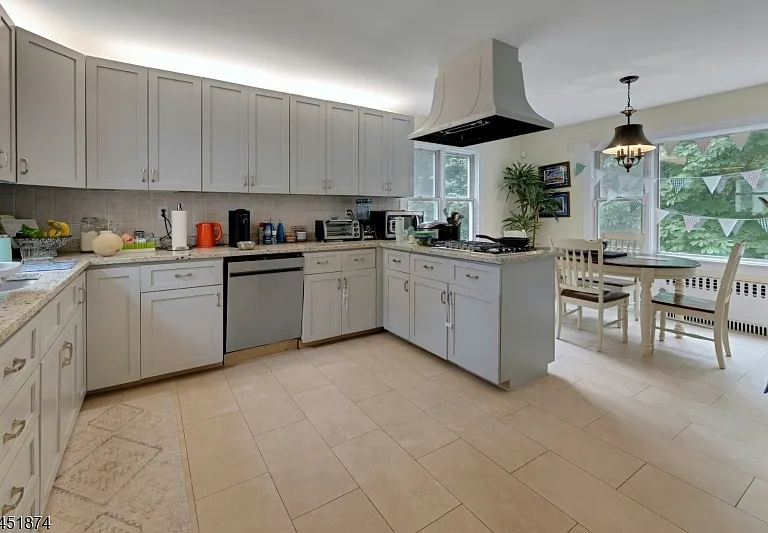 8 Franklin Pl — Photo 11
