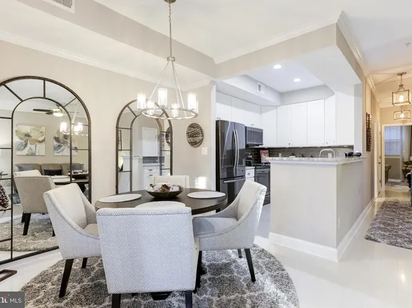 1353 Garden Wall Cir #601, Reston, VA 20194