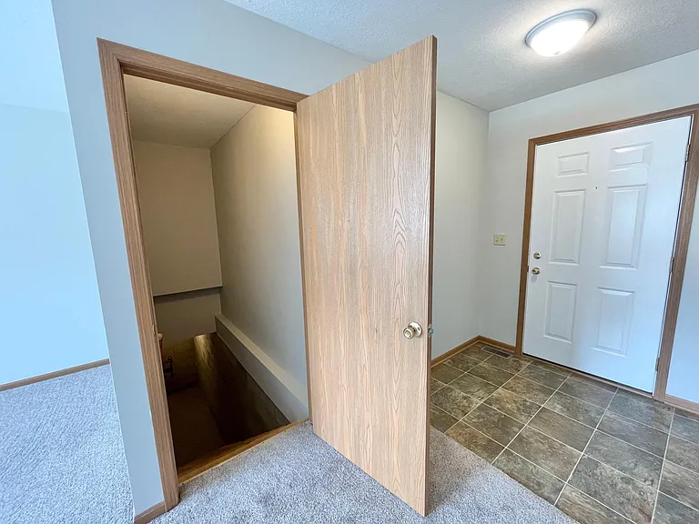 Foyer/basement entrance