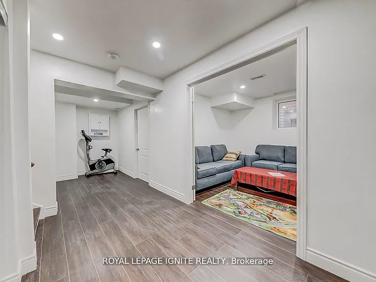 114 Lawrence Pilkington Ave #BASEMENT — Photo 9