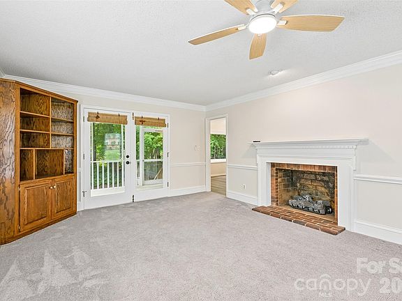 5th image of 561 Briarwood Rd