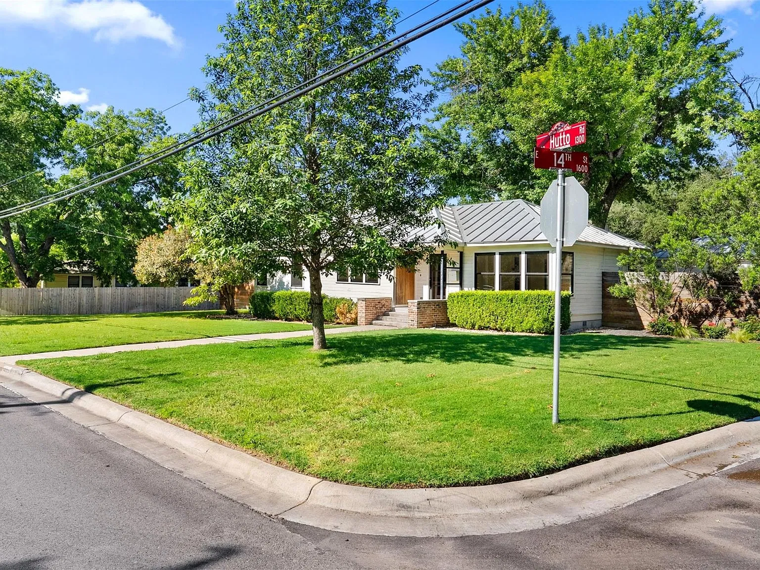 3 bed, 2.5 bath, 2354 sqft, $5,000 — Photo 2