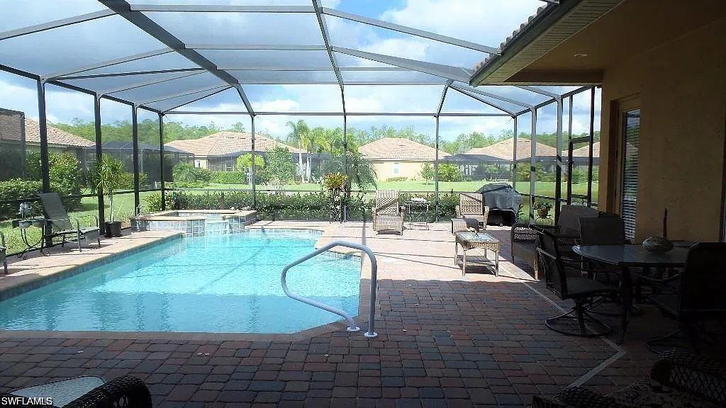 3 bed, 3.0 bath, 2454 sqft, $5,000 — Photo 2
