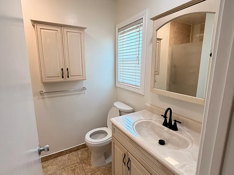 22221 Hartland St #HOUSE — Photo 15