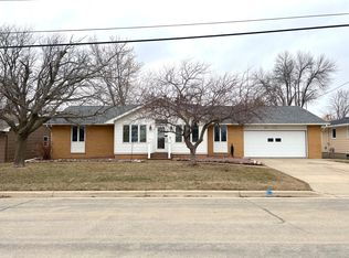 406 Independence Ave S, Clarks Grove, MN 56016