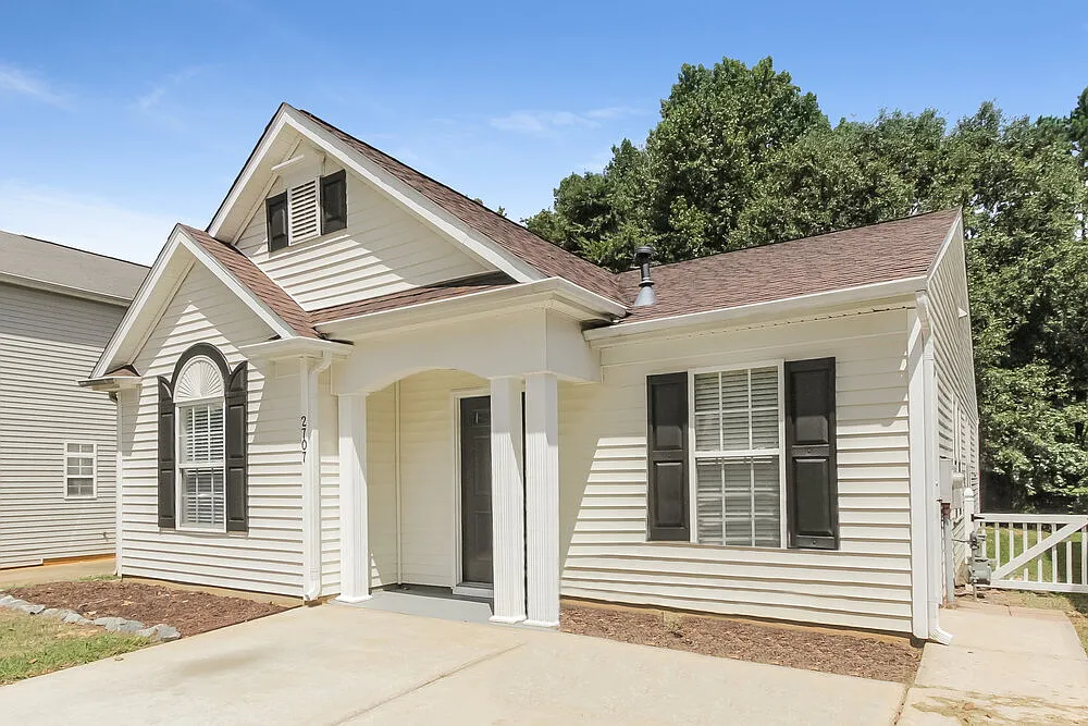 3 bed, 2.0 bath, 1222 sqft, $1,770 — Photo 3