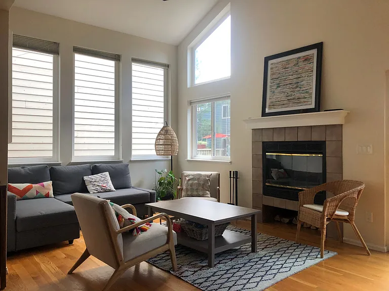 83 Mineola Ct — Photo 5