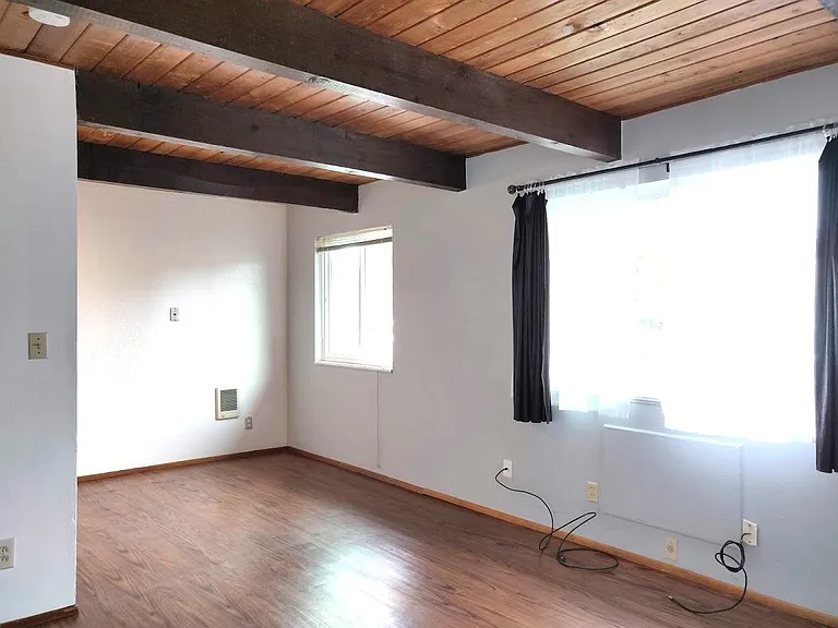 1695 NW Division St #6 — Photo 6