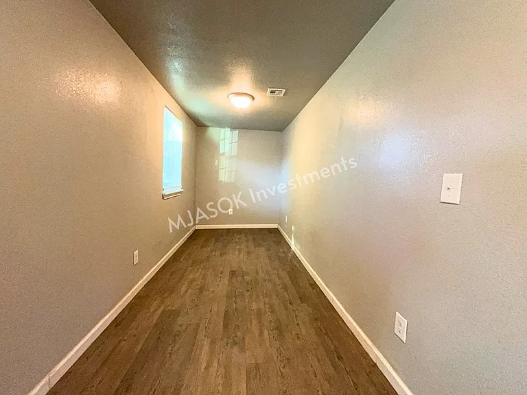 1808 NW Taft Ave — Photo 7