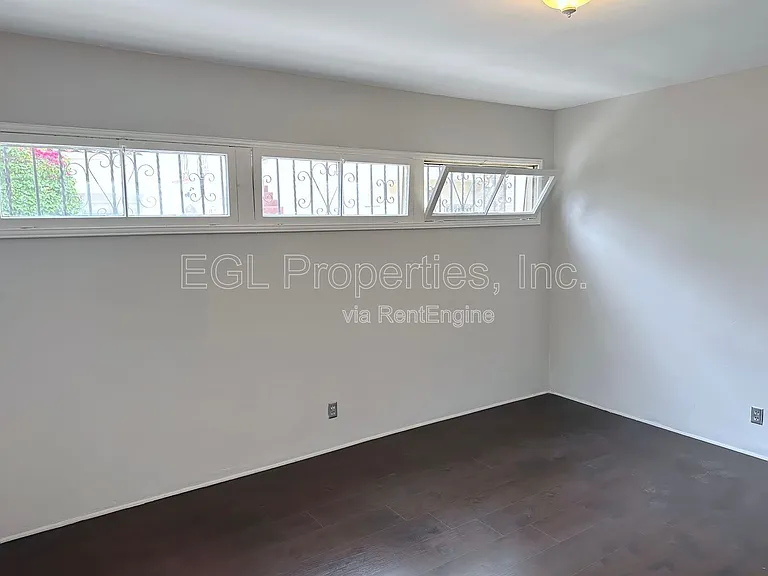 7941 Blackburn Ave — Photo 9