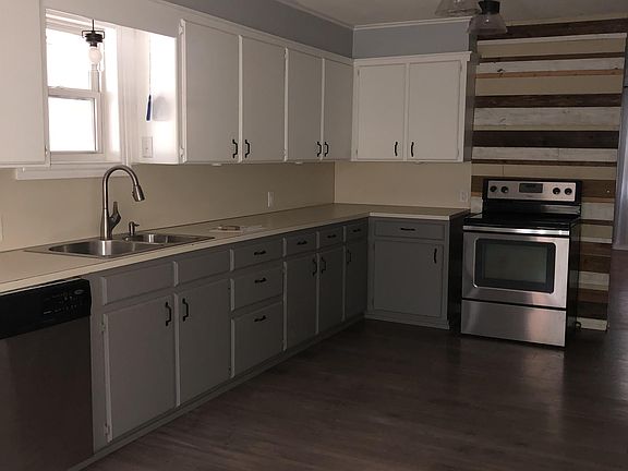 4th image of 105 S Greenview Dr
