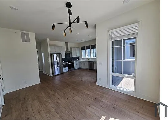 1294 Longreen Ter NW — Photo 9