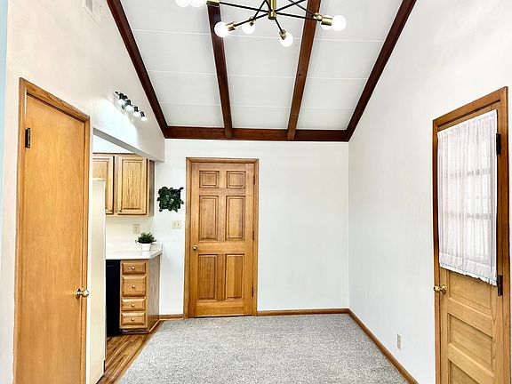 3rd image of 4868 Robin Hill Dr