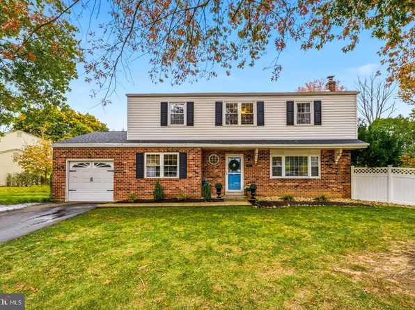 1905 Davis Dr, Norristown, PA 19403