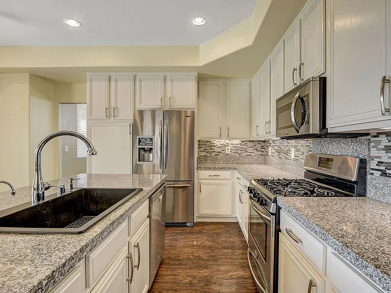 408 Silver Prairie Ct — Photo 23
