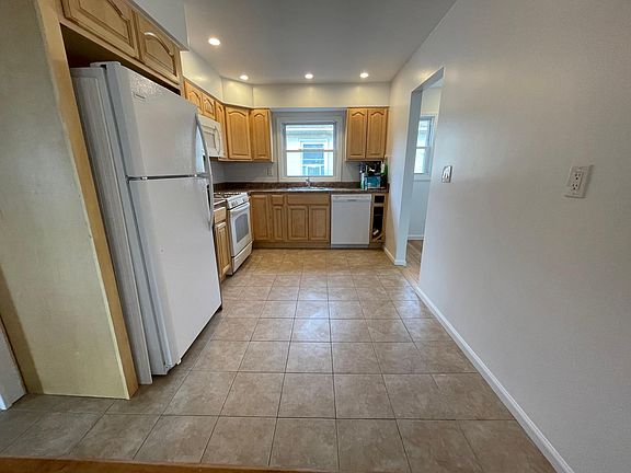 4th image of 436 Tysens Ln Floor 2