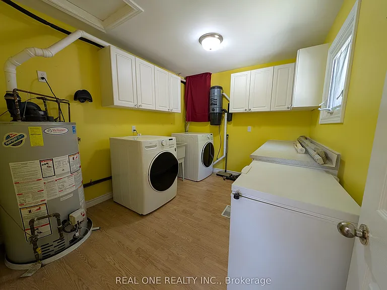 157 Bessborough Dr — Photo 5