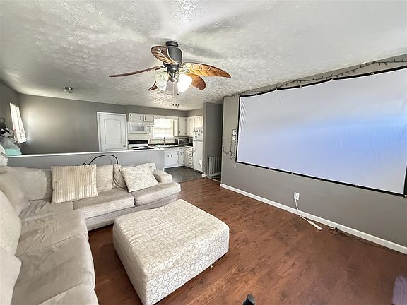 4th image of 209 Combs Blvd